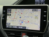 鮮明な地図表示で、安全なドライブをサポート。目的地までのルートを分かりやすく表示し、スムーズなナビゲーションを実現します。詳細な地図情報も確認可能です。