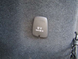 荷室には、便利な12V電源ソケットを備えています。