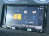FM・AMラジオのほか、Bluetooth AudioやUSBなどの選択項目が並びます。お好みの音源を選んで車内で楽しめるので、毎日の移動時間をより快適に過ごせます。
