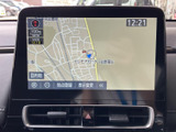 鮮明な地図表示で、目的地までのルートをスムーズに検索。運転に集中できる、見やすい画面が魅力です。