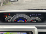 速度や燃料残量などをまとめて確認できるメーター配置です。表示が運転席正面にまとまり、走行前や停車時の車両情報の確認にも便利です。