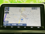 鮮明な地図表示で、スムーズなナビゲーションを実現。周辺情報も詳しく表示され、初めての道でも安心して運転できます。ルート検索機能も充実しています。