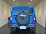 後ろから見ても存在感のあるお車です。