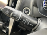 雨天時や視界不良時でも、クリアな視界を確保できます。運転状況に合わせて、ワイパーの作動を調整可能です。