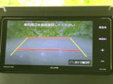 後方確認モニターは、駐車時の安全性を高め、狭い場所での運転をサポートします。