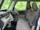 運転に必要な情報が視認しやすい、機能的な運転席。操作性にも優れており、快適なドライビングをサポートします。