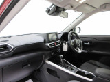 ダイハツのお店では、ダイハツ車を知り尽くしたプロフェッショナルが、専用の診断機器を使って各システムを点検しております。