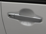 ドアハンドル リクエストスイッチでドアロックの開閉が可能です。