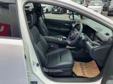 運転席シートリフター(ラチェット式)で、座面の高さも上下に動き、体格にあわせて調整ができます。