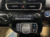 操作しやすいATシフトです♪シフトチェンジを気にしなくていいので運転だけに集中できますね!自然と手に届くところにある、手になじむ形状のシフトノブがいいですね♪