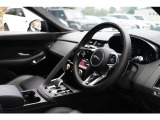 ハンドルスイッチは操作性に優れ、ドライバーが常に運転に集中できるようサポートいたします。