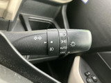 操作しやすい位置に配置されたウインカーレバー。スムーズな操作で、安全な車線変更をサポートします。直感的な使い心地です。
