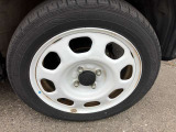 レトロな雰囲気の純正15インチスチールホイール(ホワイト)!タイヤサイズは165/60R15です!