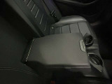 メルセデス・ベンツの定める厳しい基準をクリアしたお車のみをご案内させて頂きます。納車前整備はメーカー規定に基づき当店3Fの指定工場で入念に行なわれます。熟練のメカニックがお客様のお車を整備致します。