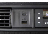 ●USBジャック 上のType-Cは充電専用となります。