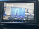 停車中にテレビや動画を楽しめるモニターが搭載されています。休憩時間などに、リラックスした時間を過ごせます。
