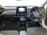 運転席周りのレイアウトをご覧ください。ナビゲーションが綺麗に装着されすっきり収まってますね!