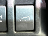 【パワーバックドア】スマートキーや運転席のボタンを押すだけでリアゲートが自動で開閉します!荷物を持っている時や、高い位置にあるバックドアを閉める際に便利な機能です♪