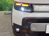 【LEDヘッドライト】悪天候や夜間走行時も良好な視界を確保し安心して運転できる高輝度LEDヘッドライトを装備!点灯速度が早く、消費電力も抑えられています。