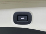 【パワーバックドア】スマートキーや運転席のボタンを押すだけでリアゲートが自動で開閉します!荷物を持っている時や、高い位置にあるバックドアを閉める際に便利な機能です♪