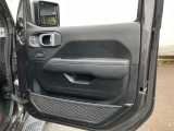 運転席ドア内張。