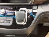 【eコンスイッチ】低燃費運転をサポートするECONモード。スイッチをONすると、エンジンやトランスミッション、A/Cなどを協調制御し、燃費の向上に貢献。エコドライブの効果を高めます。