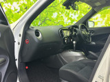 洗練されたデザインの室内空間。運転席に座れば、気分も高まります。快適なドライビングをサポートします。