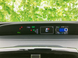 速度やシフト位置など、運転に必要な情報を運転席前方の画面で確認できます。表示がまとまっており、視線を大きく移さずに状況を把握しやすい配置です。