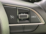 【アダプティブクルーズコントロール】高速道路での長距離走行が楽に!!自動で速度を保つクルーズコントロールが、衝突軽減システムと連携し、前方の車両を感知して車間を保つように速度調節してくれます!!