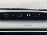 重要な情報を一目で確認できるデザインです。運転に必要な情報を的確に伝え、安全運転をサポートします。視認性の高い表示で安心です。