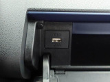 USBポートはスマートフォンの充電などにご利用いただけます♪