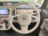 インテリアに合わせたデザインのステアリングは、運転される方のことも考え、運転しやすい形状、大きさです。是非一度、実際に触ってお確かめください。