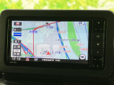 地図上に現在地や周辺の道路が表示され、行き先までの位置関係を確認しやすい画面です。初めて訪れる場所へのお出かけや、いつもの道の確認にも役立ちます。