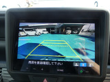 リアカメラが装備されており、後方の安全確認はもちろんのこと狭い場所での駐車や雨の日・夜間など視界の悪いコンディションでのストレスの軽減にもなります。