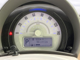 視認性の高いメーターで、運転に必要な情報をしっかり確認できます。走行距離や燃料残量など、あらゆる情報を一目で把握可能です。