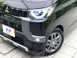 【LEDヘッドライト】悪天候や夜間走行時も良好な視界を確保し安心して運転できる高輝度LEDヘッドライトを装備!点灯速度が早く、消費電力も抑えられています。