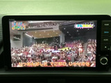 画面にはテレビ番組が表示され、停車中に映像を視聴してお楽しみいただけます。画面上で番組内容を確認しやすく、休憩時間など車内で過ごすひとときにも活用できます。