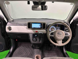 ひとつひとつのパーツを大きく、すっきりシンプルに!見易い計器類と運転し易いドライビングポジションは、視角も少なく、スクェアなボディで前方&左右の見切りが良く運転し易いクルマです