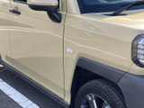 ドアの内装はシンプルで使いやすく、日常使いに最適です。広々とした空間で、ゆったりとリラックスできます。快適な移動時間を過ごせます。
