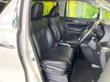 運転席シート廻りは使用感も少なく、良好な状態となっています。前オーナー様が丁寧に使っていたことがよくわかりますね。