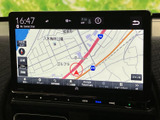 地図上に現在地や周辺の道路が表示され、目的地までの道順を確認しやすい画面です。縮尺などの表示も見やすく、初めて向かう場所へのお出かけや日常の移動に役立ちます。