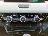 視認性の高いメーターで、運転に必要な情報を的確に把握できます。スタイリッシュなデザインで、運転席の雰囲気を高めます。安全運転をサポートします。