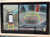駐車時の安全性を高めるバックモニターが搭載されています。狭い場所でもスムーズに駐車できます。