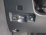 高速道路上に設置されたITSスポットと双方向通信を行うETC2.0ユニットは、ETC機能に加え、安全運転をサポートする交通情報を提供します。