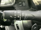 雨天時でもクリアな視界を確保できるワイパーレバー。操作も簡単で、運転に集中できます。快適なドライブをサポートします。