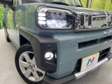 【LEDヘッドライト】悪天候や夜間走行時も良好な視界を確保し安心して運転できる高輝度LEDヘッドライトを装備!点灯速度が早く、消費電力も抑えられています。
