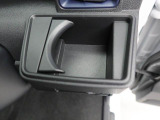 【カップホルダー】エアコン吹き出し口下部に設置されていますので使いやすさバッチリ!運転席から手の届くちょうどの位置です!