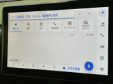 使いやすいインターフェースが特徴のナビ・オーディオシステムです。直感的な操作で、快適なドライブをサポート。お気に入りの音楽を楽しみながら移動できます。