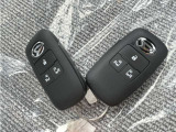 キーフリー(スマートエントリーシステム)鍵を取り出さずドアの施錠解錠・エンジン始動が可能です。