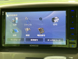 様々な機能が搭載されたオーディオ画面です。直感的な操作で、ラジオやCD、外部入力などを楽しめます。快適な車内空間を演出します。